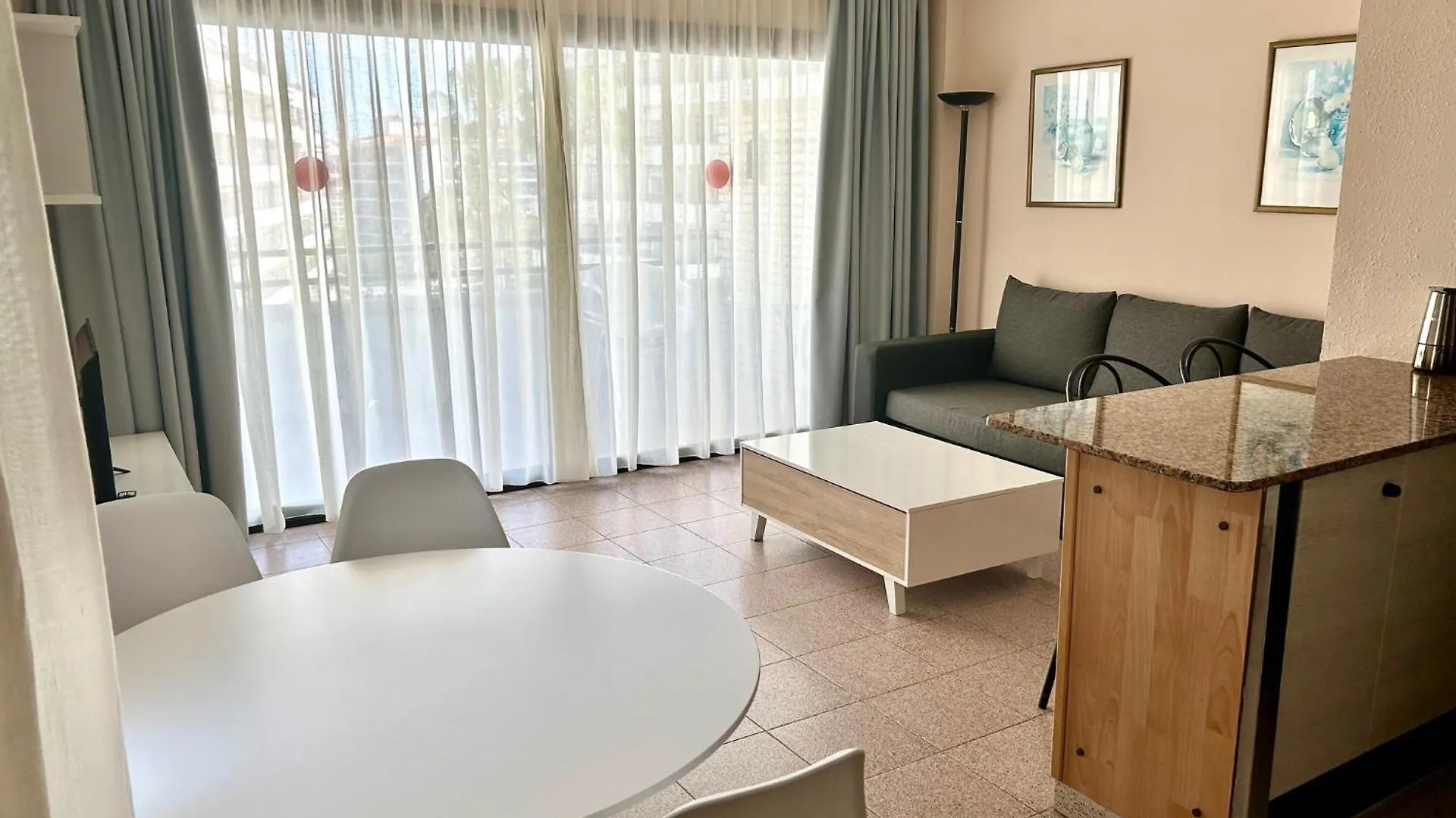 Apartamentos Aventura Salou location